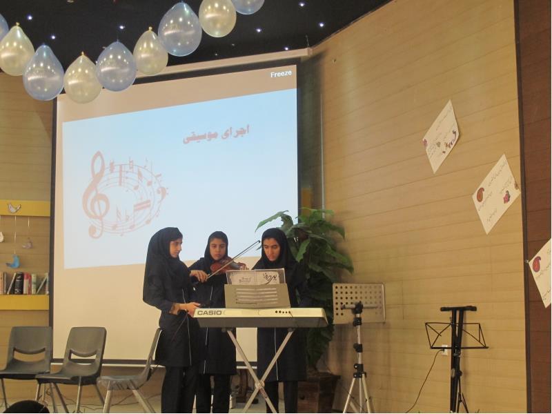 کارسوق ادبی « مرغ آمین »