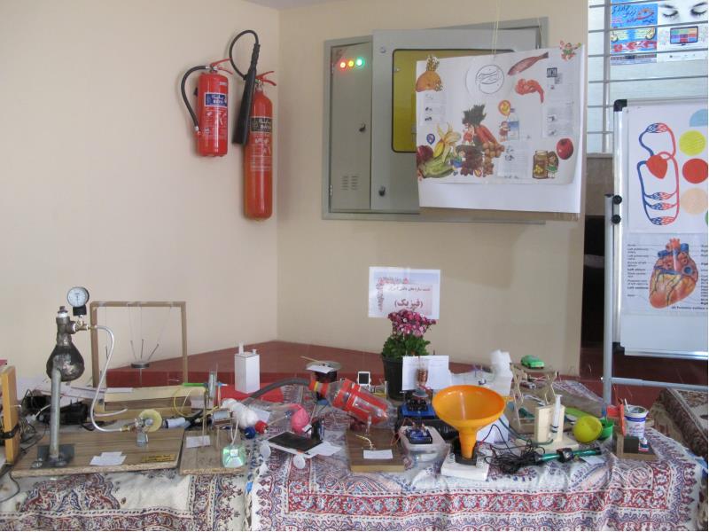 وسایل دست ساز دانش آموزان 