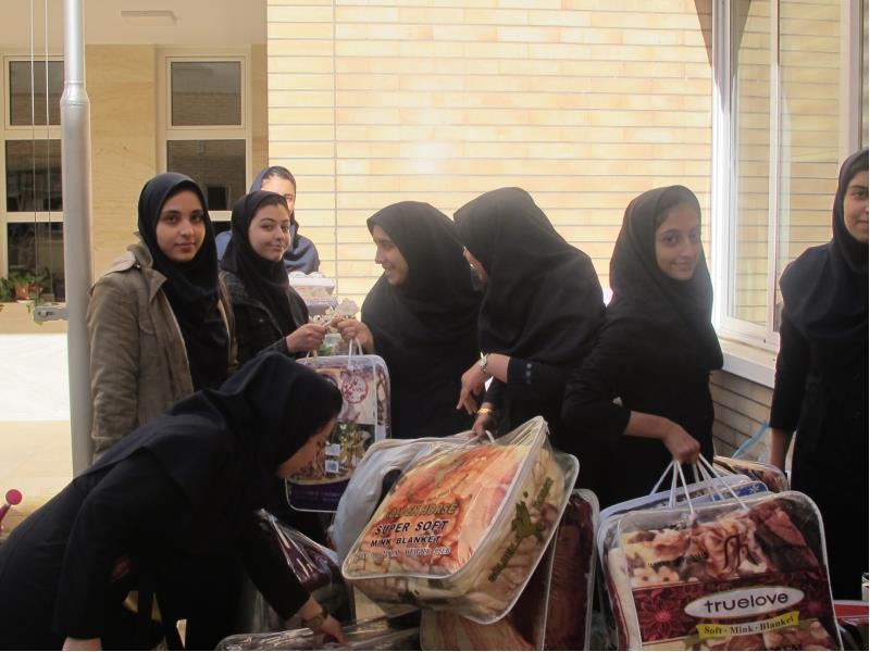 کمک دانش آموزان و همکاران  به زلزله زدگان 